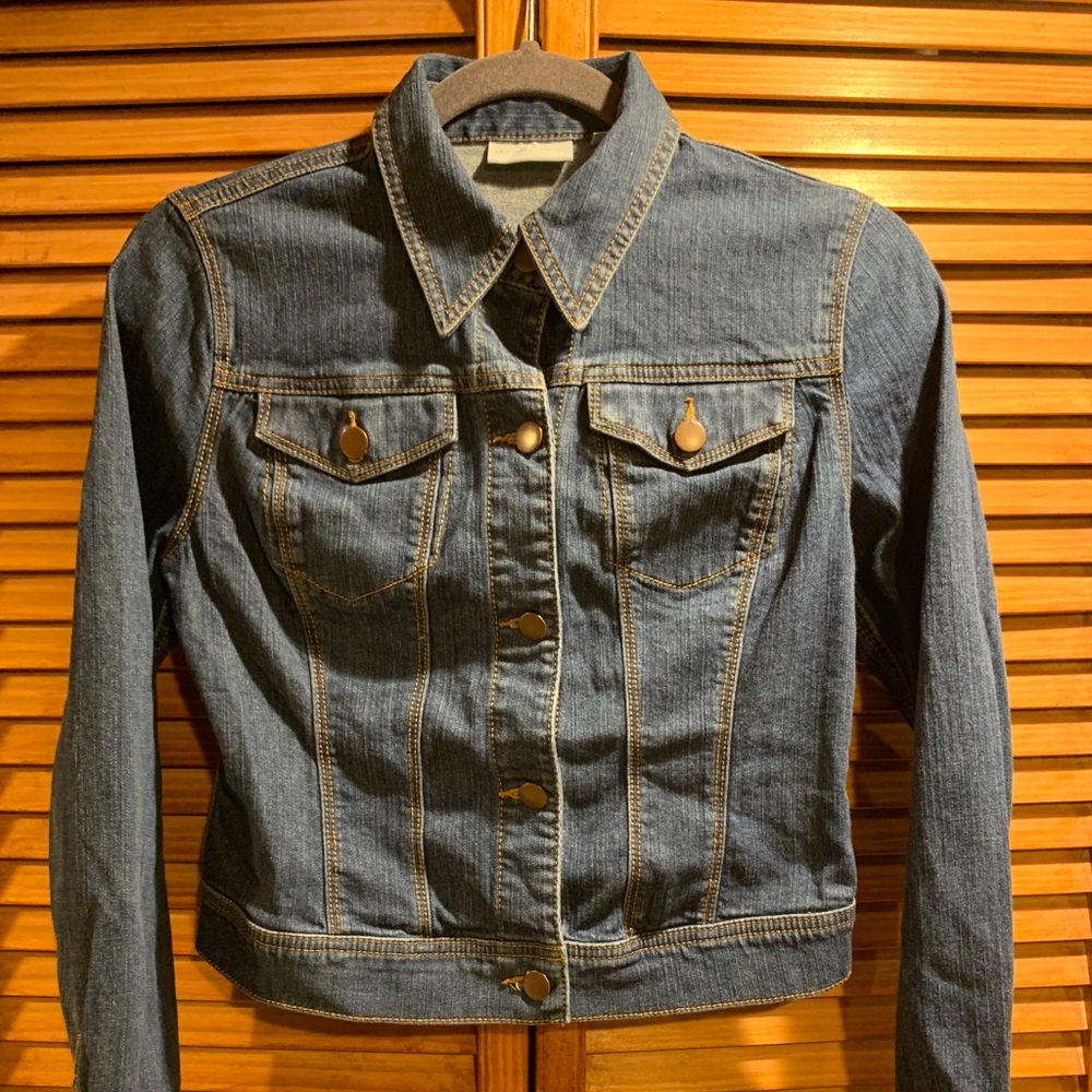 💕Medium wash denim jacket💕